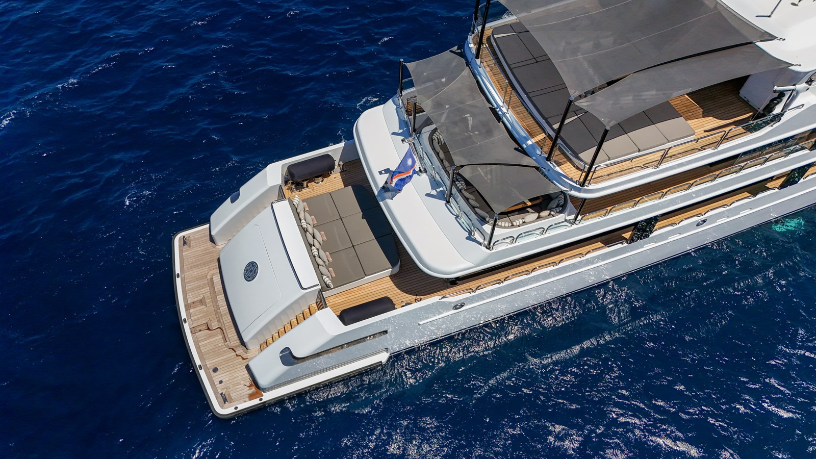 https://arconyachts.ams3.digitaloceanspaces.com/55352/conversions/large_4727167-optimize.jpg