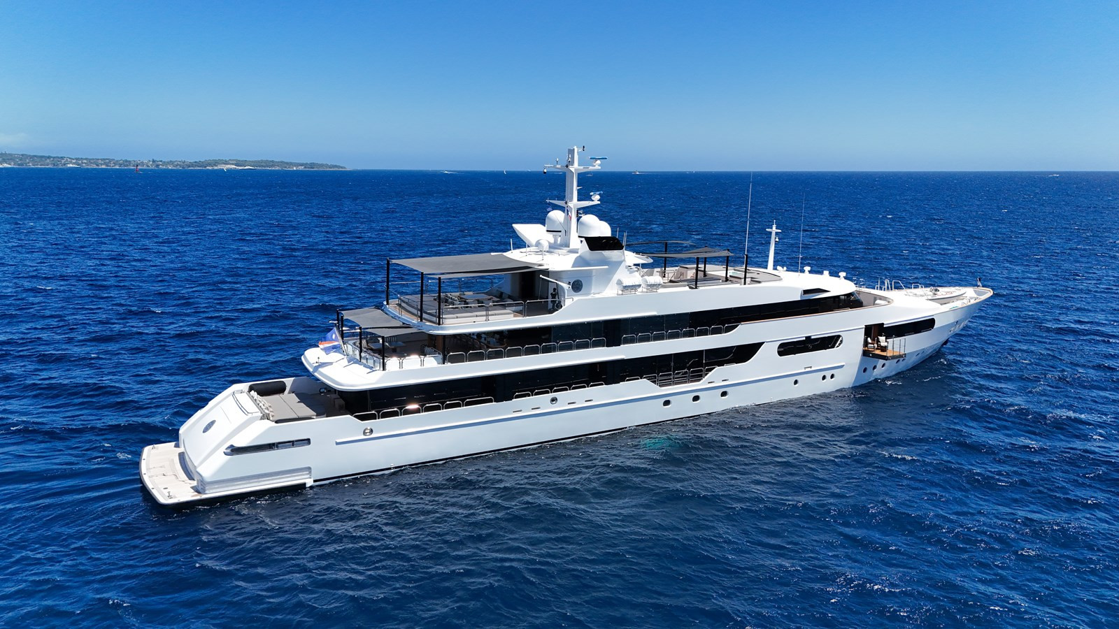 https://arconyachts.ams3.digitaloceanspaces.com/55361/conversions/large_4727170-optimize.jpg