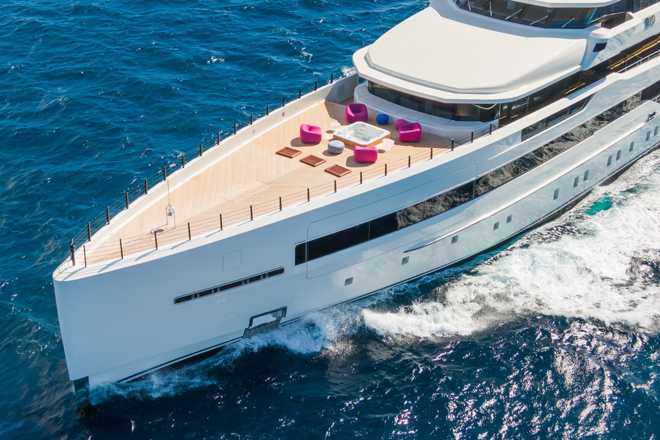 https://arconyachts.ams3.digitaloceanspaces.com/55463/conversions/large_4800132-optimize.jpg