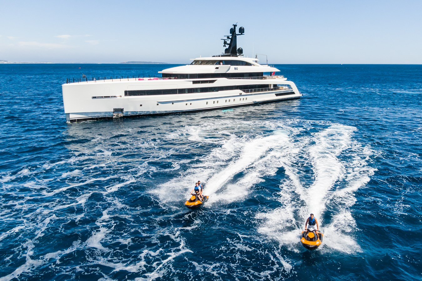 https://arconyachts.ams3.digitaloceanspaces.com/55491/conversions/large_4800146-optimize.jpg