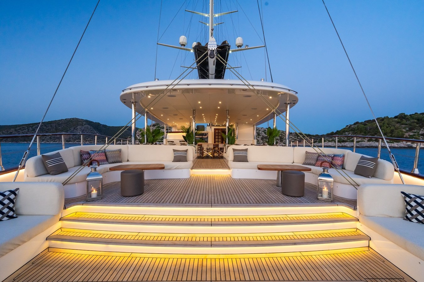 https://arconyachts.ams3.digitaloceanspaces.com/55504/conversions/large_4818612-optimize.jpg