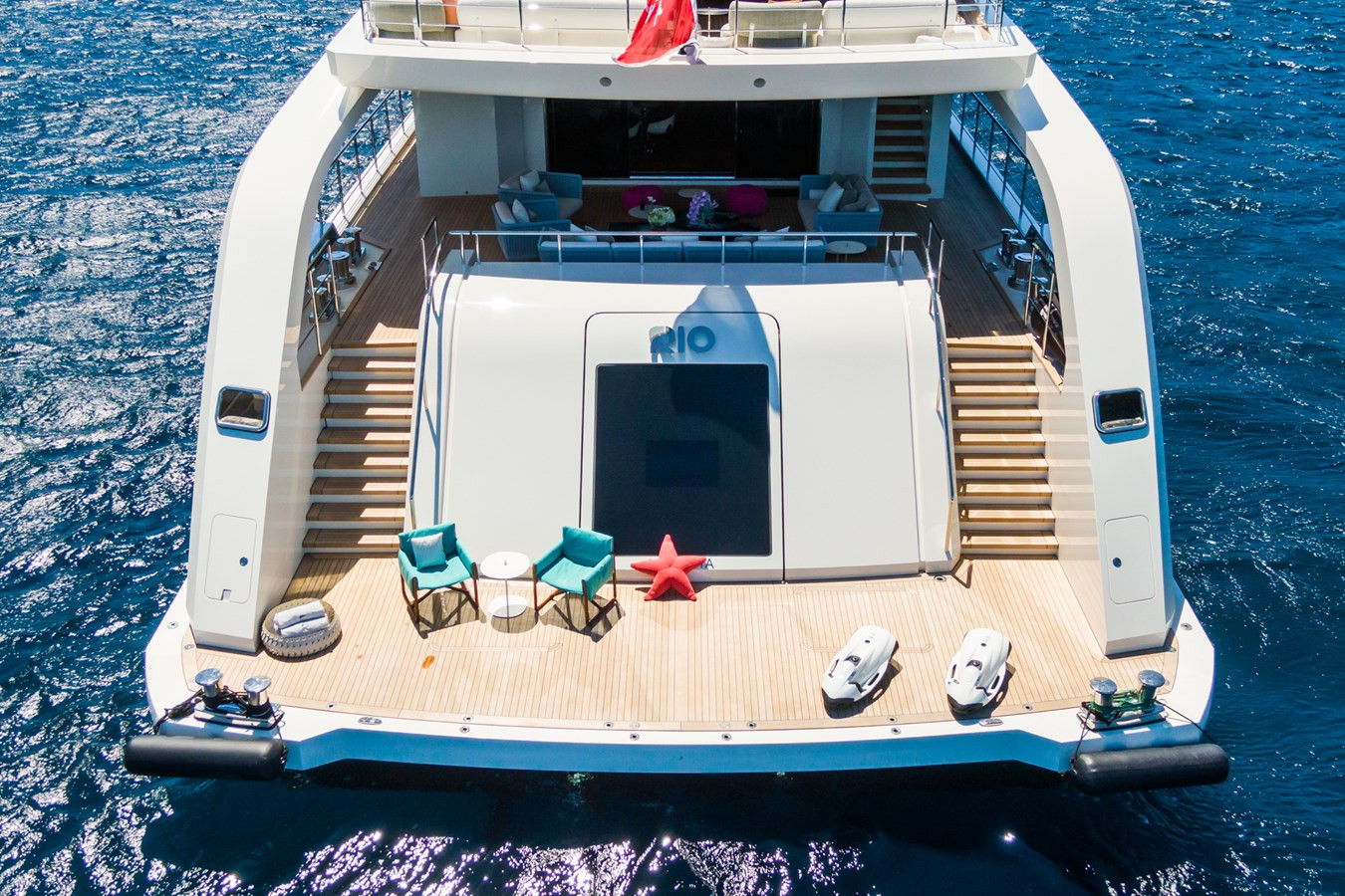 https://arconyachts.ams3.digitaloceanspaces.com/55518/conversions/large_4800149-optimize.jpg