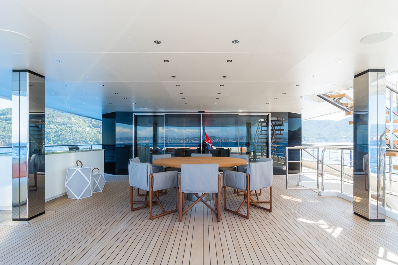 https://arconyachts.ams3.digitaloceanspaces.com/55531/conversions/large_4800156-optimize.jpg