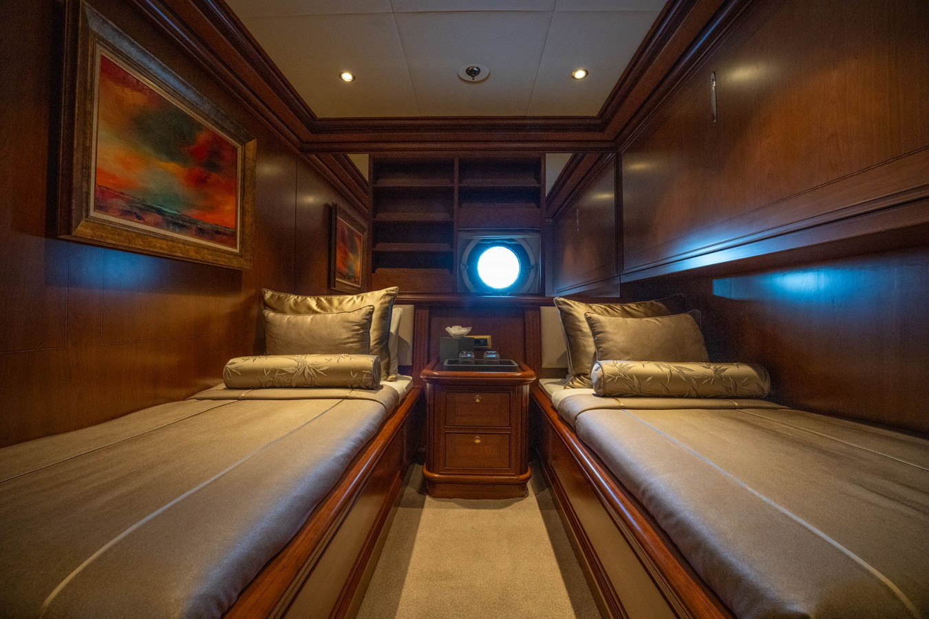 https://arconyachts.ams3.digitaloceanspaces.com/55580/conversions/large_4818640-optimize.jpg