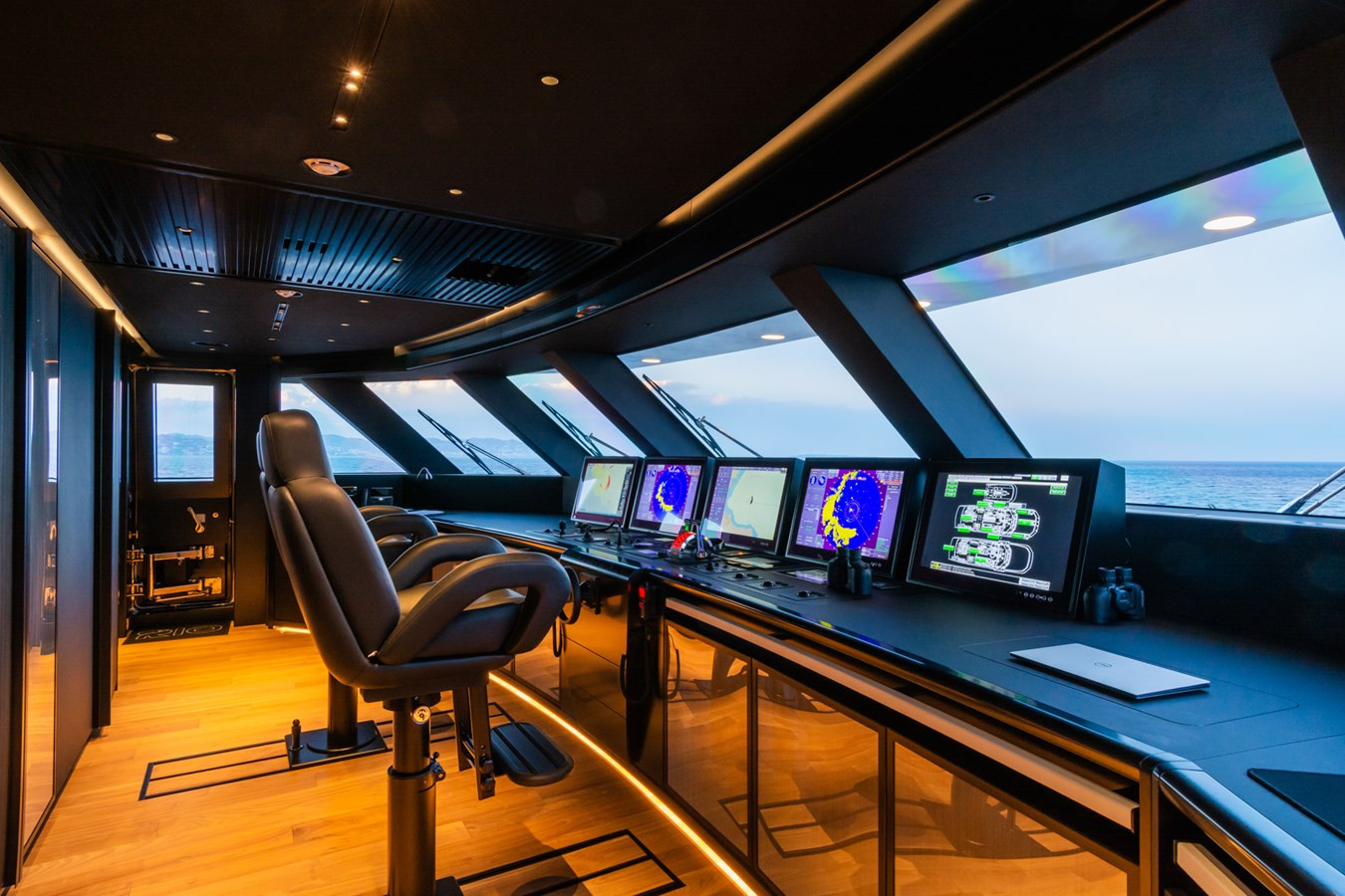 https://arconyachts.ams3.digitaloceanspaces.com/55630/conversions/large_4800199-optimize.jpg