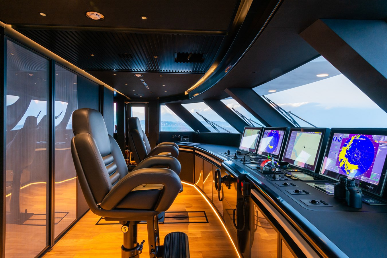 https://arconyachts.ams3.digitaloceanspaces.com/55633/conversions/large_4800200-optimize.jpg