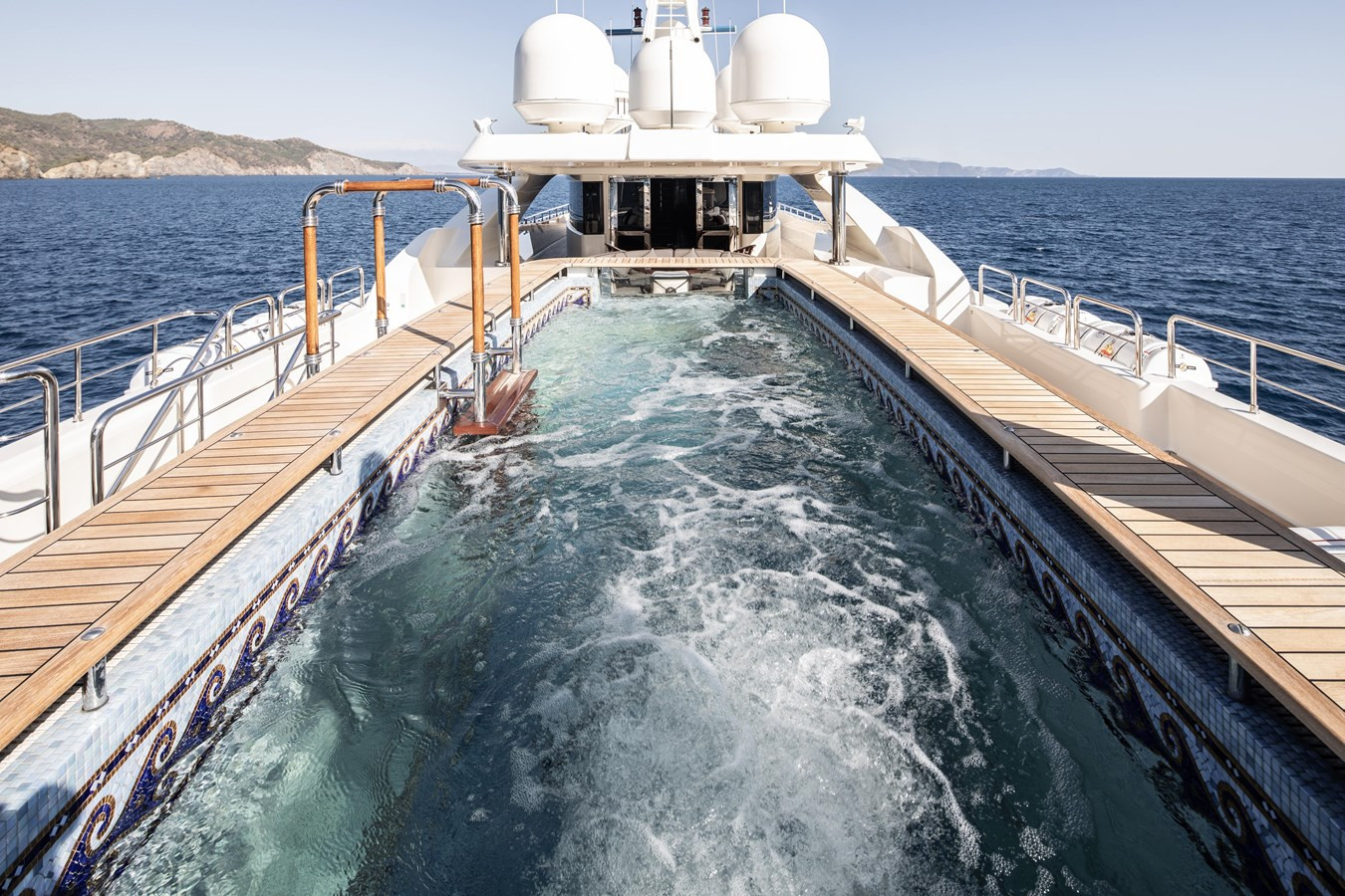 https://arconyachts.ams3.digitaloceanspaces.com/55811/conversions/large_4287415-optimize.jpg