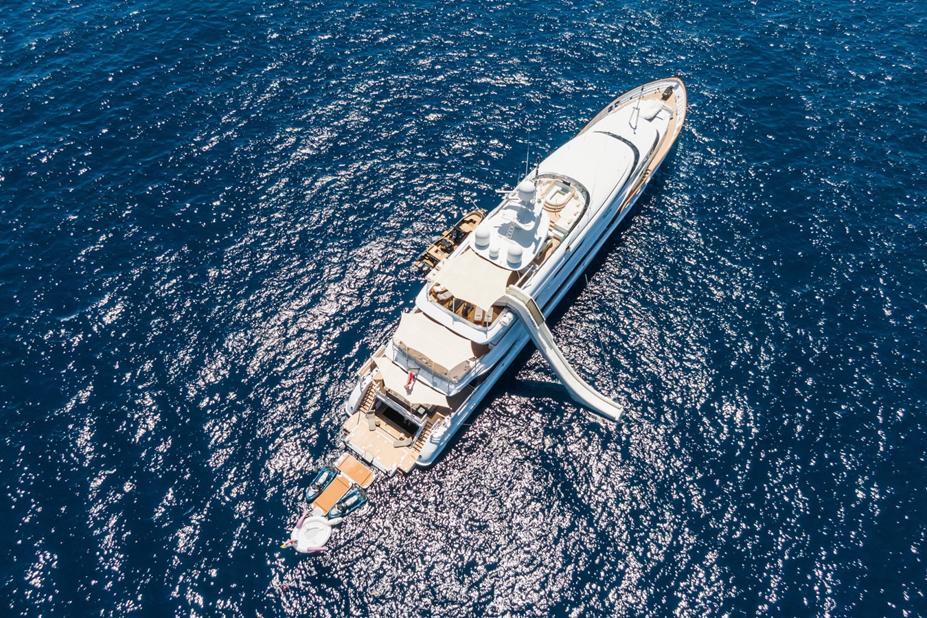 https://arconyachts.ams3.digitaloceanspaces.com/55831/conversions/large_4818660-optimize.jpg
