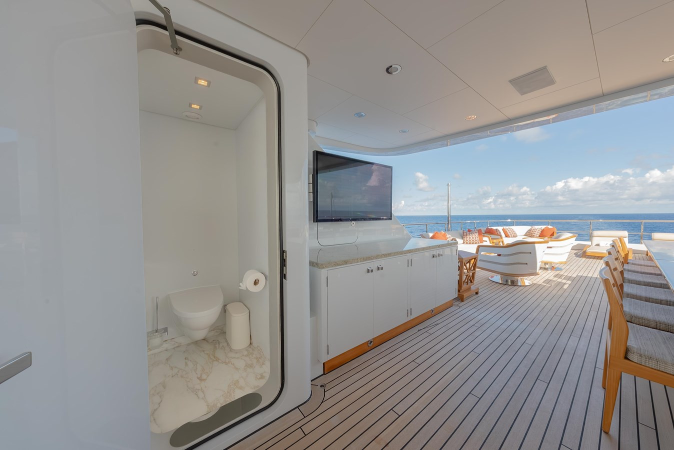 https://arconyachts.ams3.digitaloceanspaces.com/55868/conversions/large_4849746-optimize.jpg