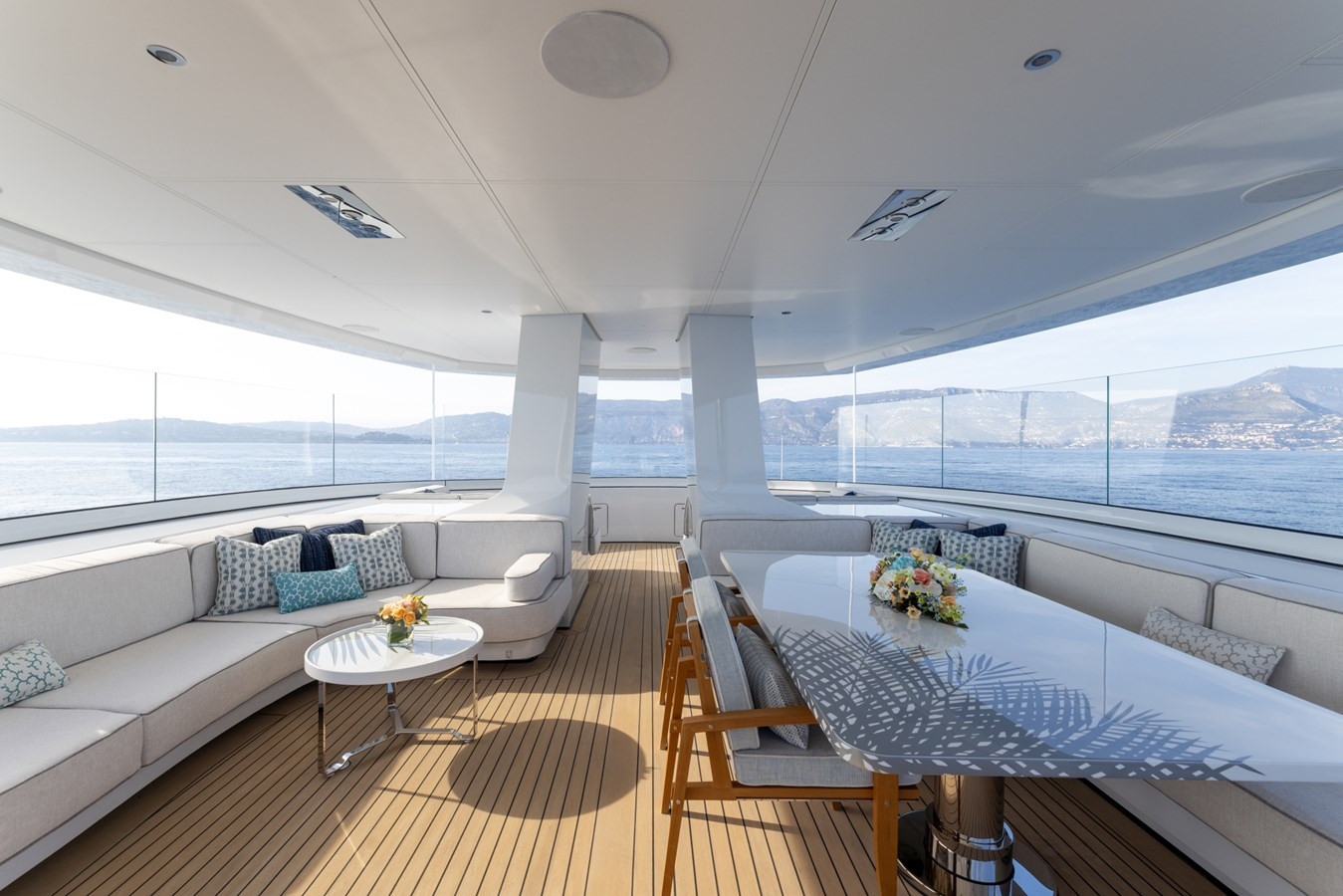 https://arconyachts.ams3.digitaloceanspaces.com/56066/conversions/large_4632714-optimize.jpg