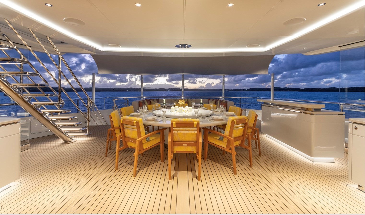 https://arconyachts.ams3.digitaloceanspaces.com/56076/conversions/large_4515711-optimize.jpg