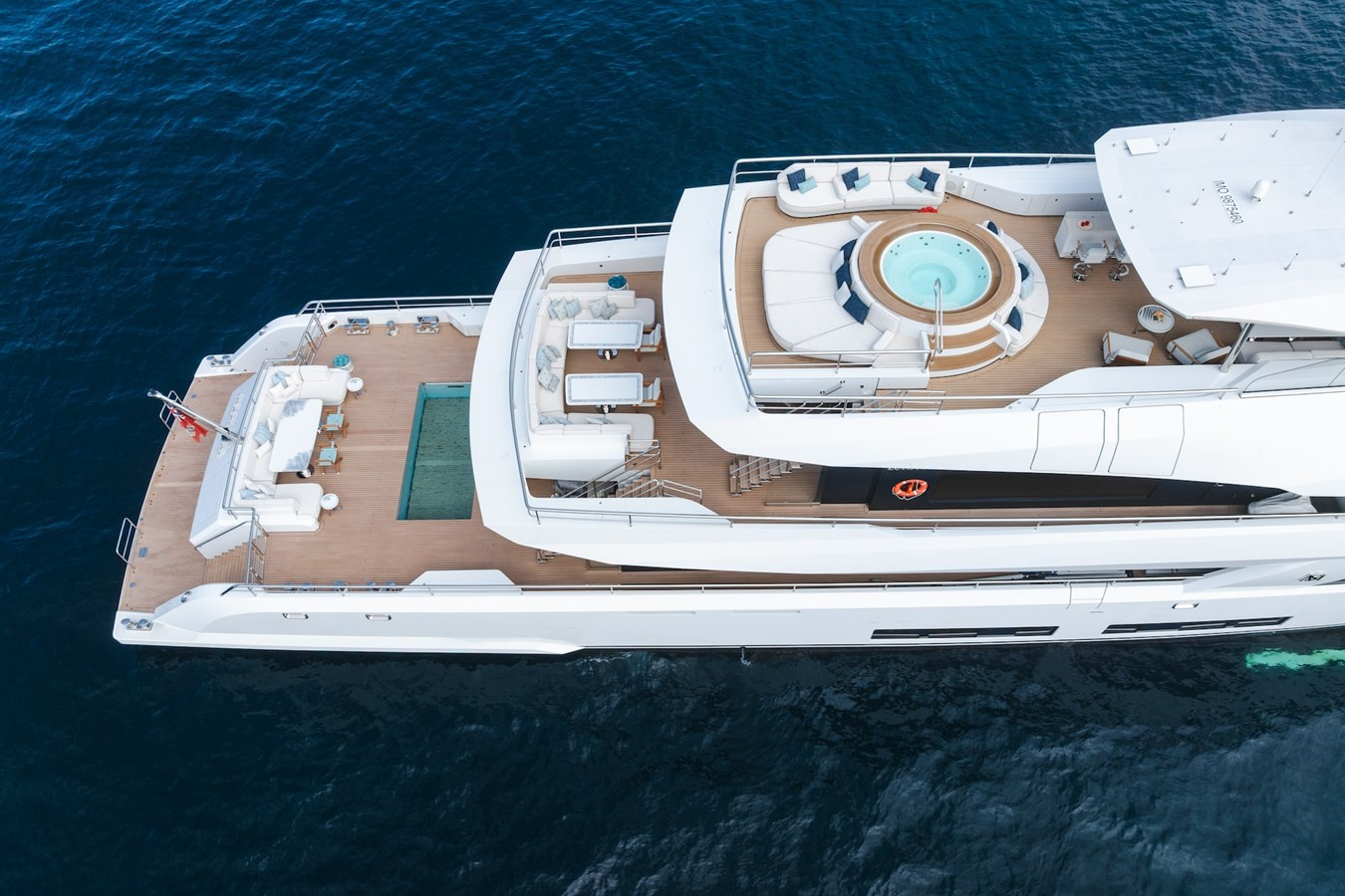 https://arconyachts.ams3.digitaloceanspaces.com/56110/conversions/large_4628730-optimize.jpg