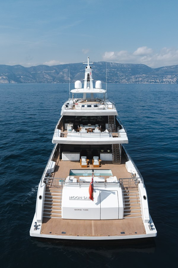 https://arconyachts.ams3.digitaloceanspaces.com/56123/conversions/large_4628735-optimize.jpg