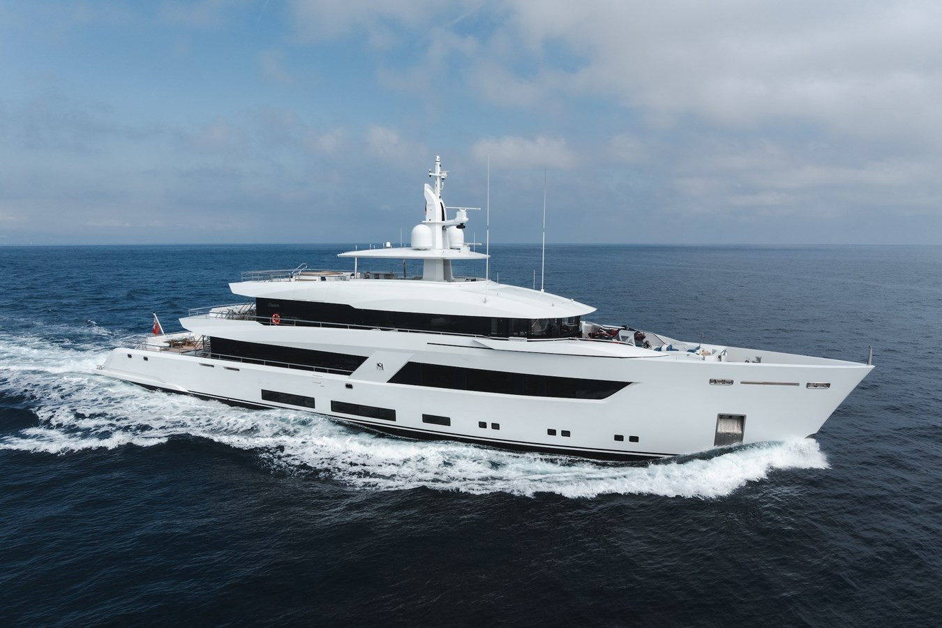 https://arconyachts.ams3.digitaloceanspaces.com/56129/conversions/large_4628737-optimize.jpg