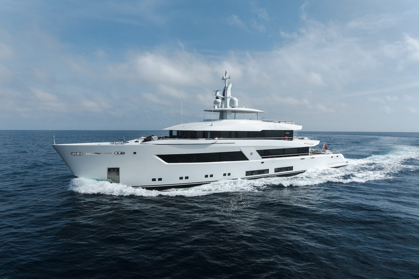 https://arconyachts.ams3.digitaloceanspaces.com/56135/conversions/large_4628739-optimize.jpg