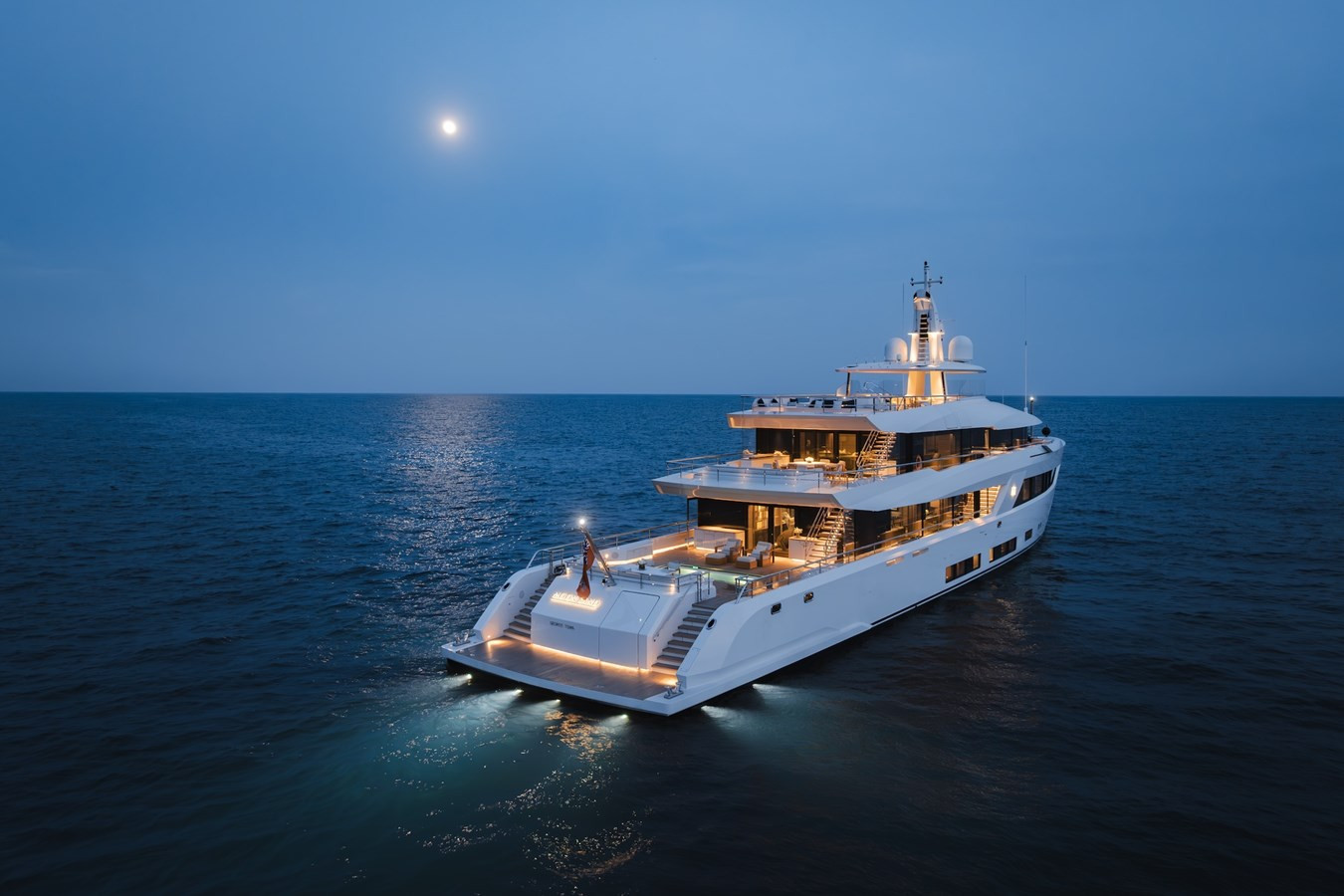 https://arconyachts.ams3.digitaloceanspaces.com/56138/conversions/large_4628740-optimize.jpg