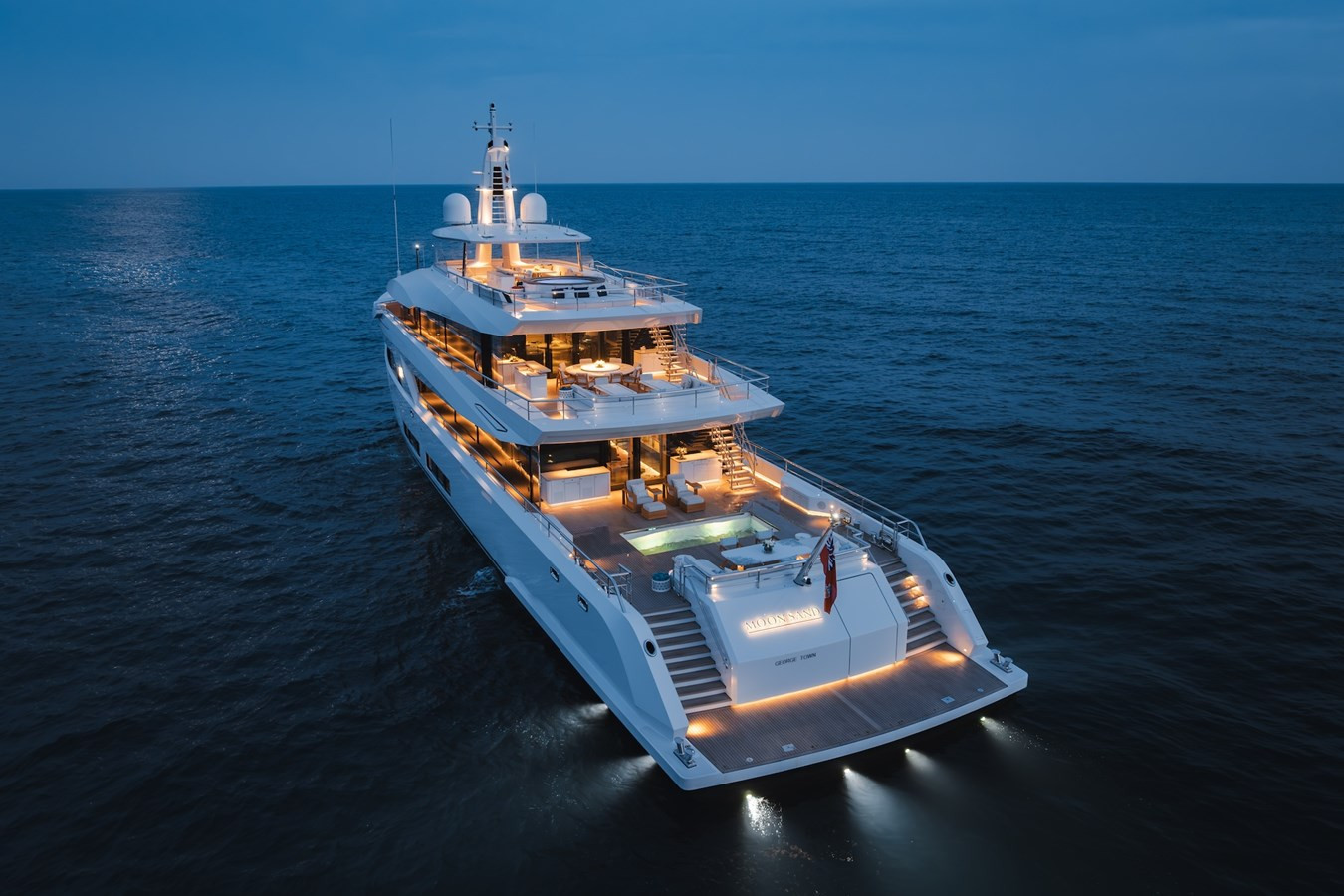 https://arconyachts.ams3.digitaloceanspaces.com/56141/conversions/large_4628741-optimize.jpg
