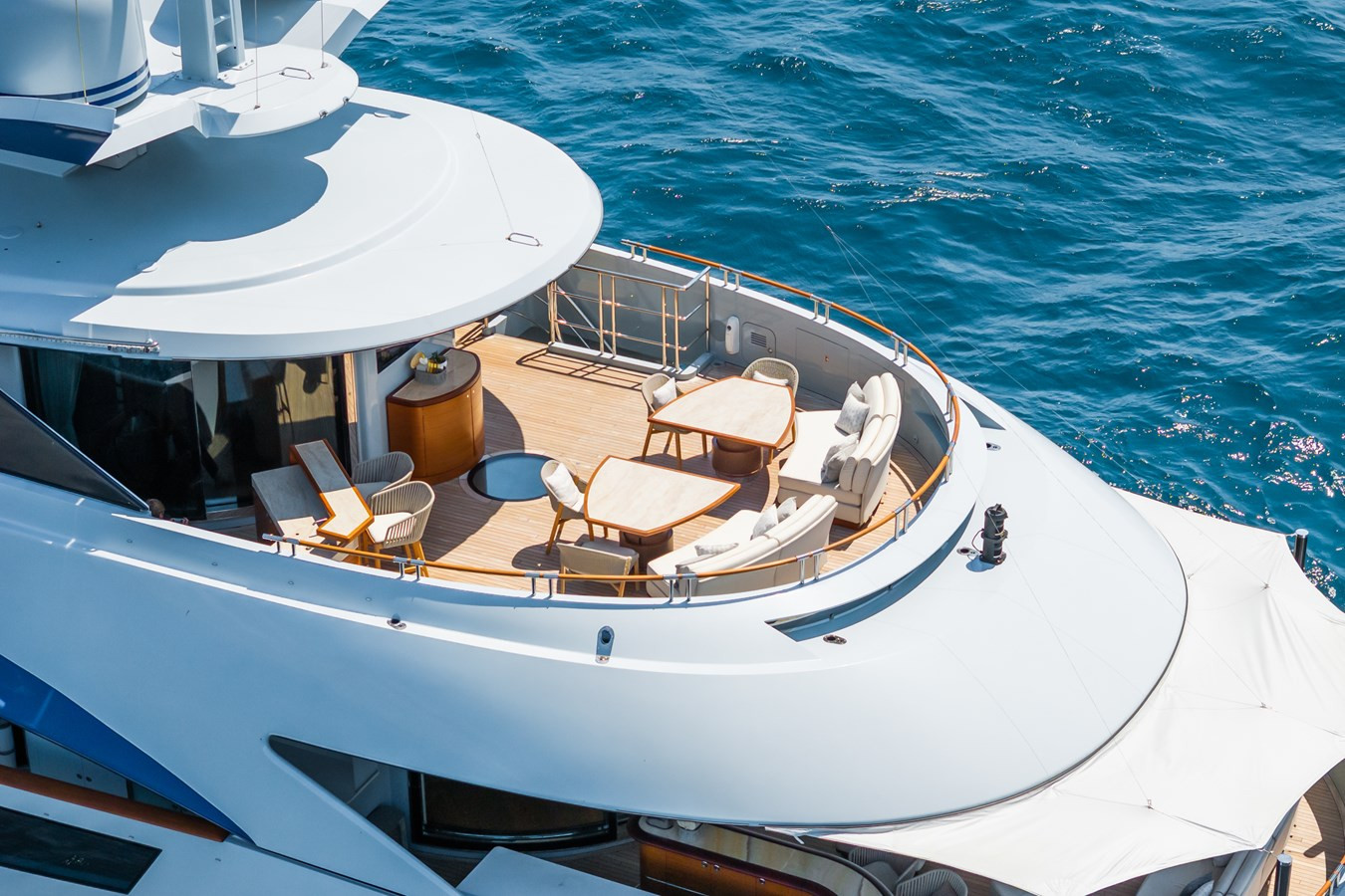 https://arconyachts.ams3.digitaloceanspaces.com/56240/conversions/large_4686067-optimize.jpg