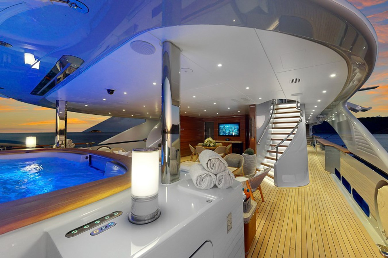 https://arconyachts.ams3.digitaloceanspaces.com/56283/conversions/large_4686078-optimize.jpg