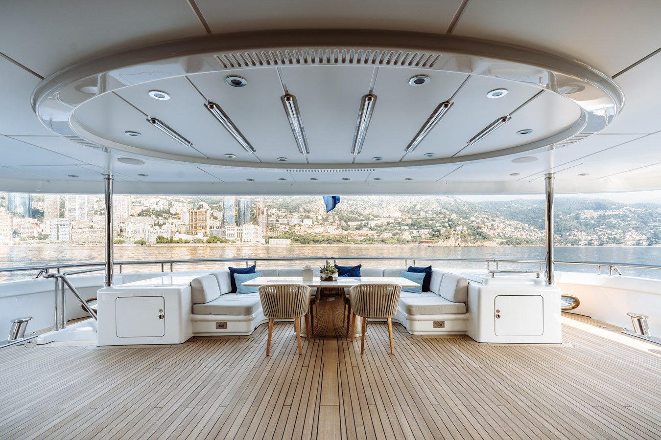 https://arconyachts.ams3.digitaloceanspaces.com/56382/conversions/large_4850260-optimize.jpg