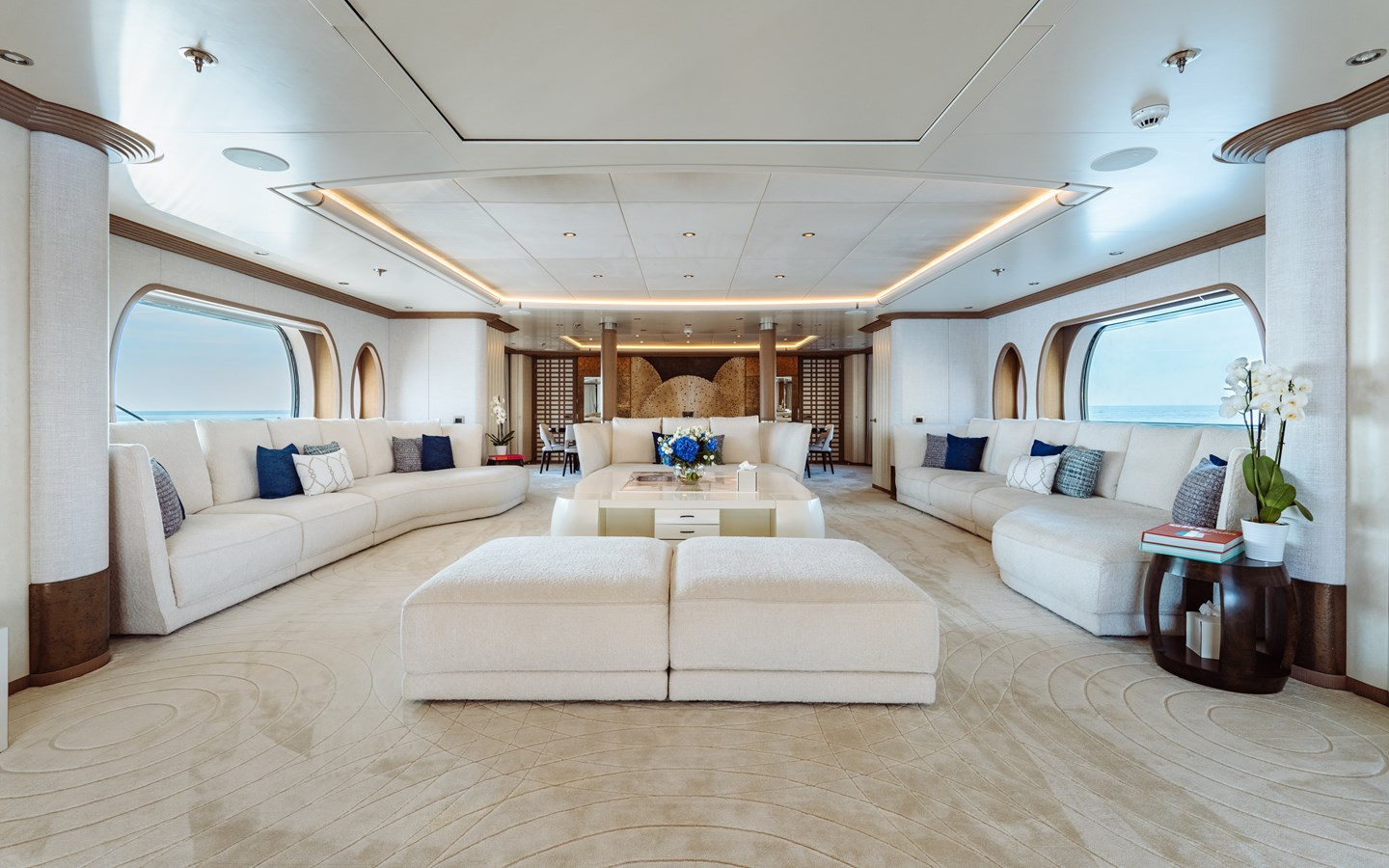 https://arconyachts.ams3.digitaloceanspaces.com/56392/conversions/large_4850271-optimize.jpg