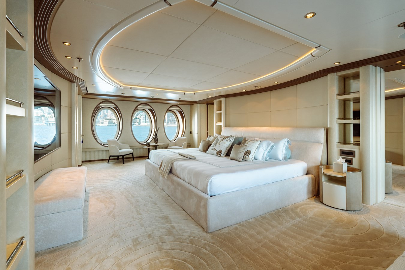 https://arconyachts.ams3.digitaloceanspaces.com/56398/conversions/large_4850273-optimize.jpg