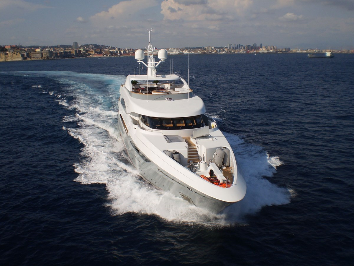 https://arconyachts.ams3.digitaloceanspaces.com/56483/conversions/large_4320085-optimize.jpg