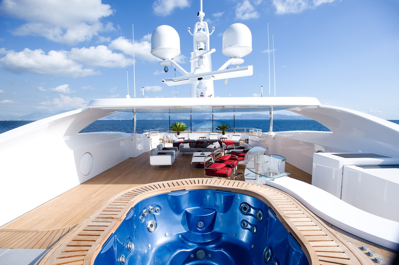 https://arconyachts.ams3.digitaloceanspaces.com/56528/conversions/large_4320078-optimize.jpg