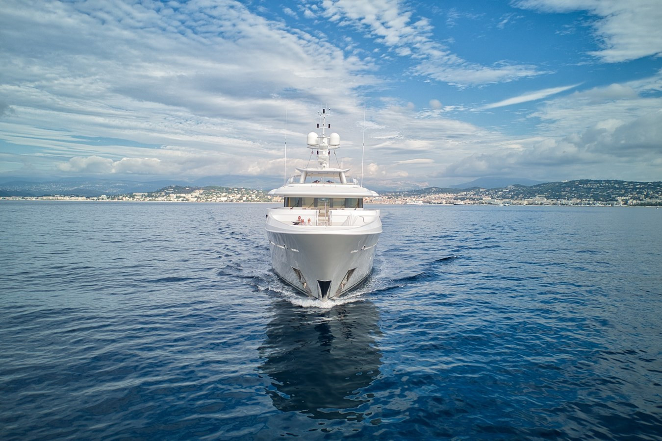 https://arconyachts.ams3.digitaloceanspaces.com/56600/conversions/large_4828291-optimize.jpg