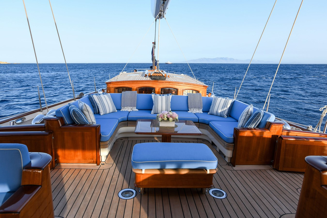 https://arconyachts.ams3.digitaloceanspaces.com/56603/conversions/large_4325307-optimize.jpg
