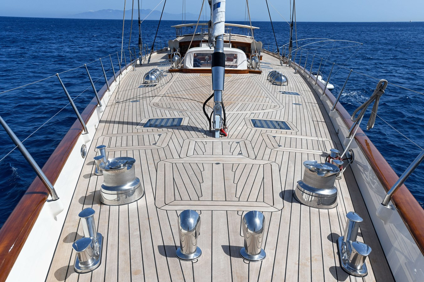 https://arconyachts.ams3.digitaloceanspaces.com/56660/conversions/large_4325324-optimize.jpg