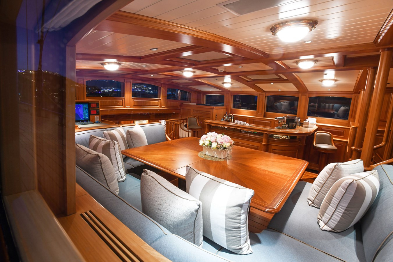 https://arconyachts.ams3.digitaloceanspaces.com/56669/conversions/large_4325317-optimize.jpg