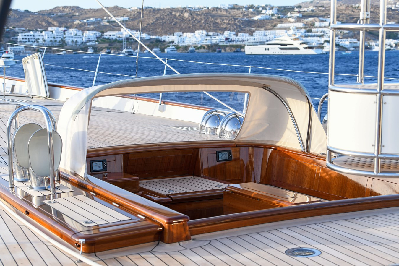 https://arconyachts.ams3.digitaloceanspaces.com/56672/conversions/large_4325315-optimize.jpg