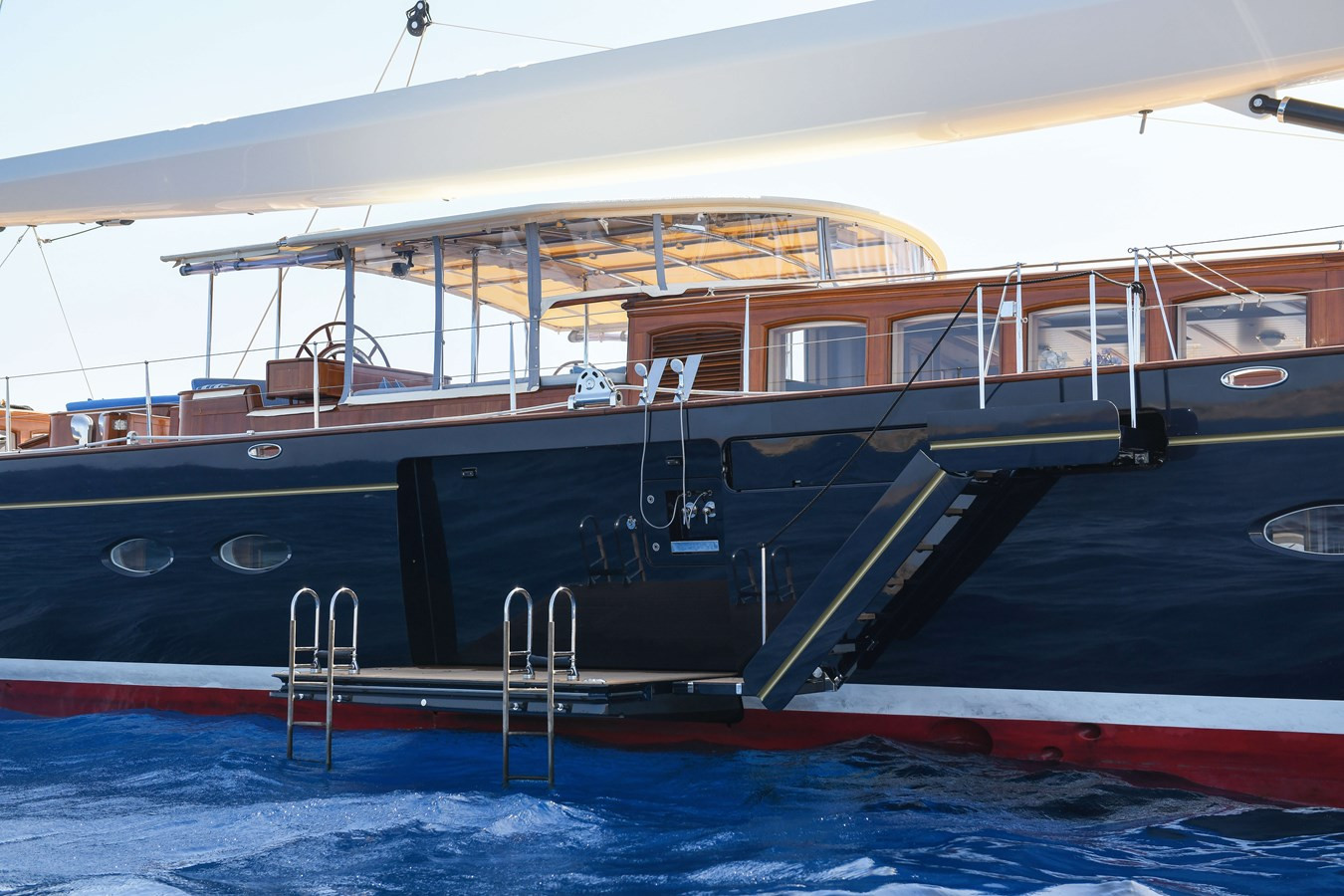 https://arconyachts.ams3.digitaloceanspaces.com/56689/conversions/large_4325325-optimize.jpg