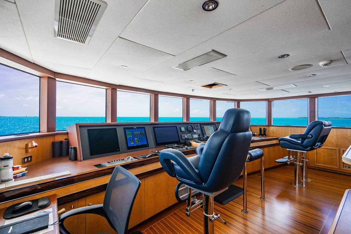 https://arconyachts.ams3.digitaloceanspaces.com/56696/conversions/large_4143808-optimize.jpg