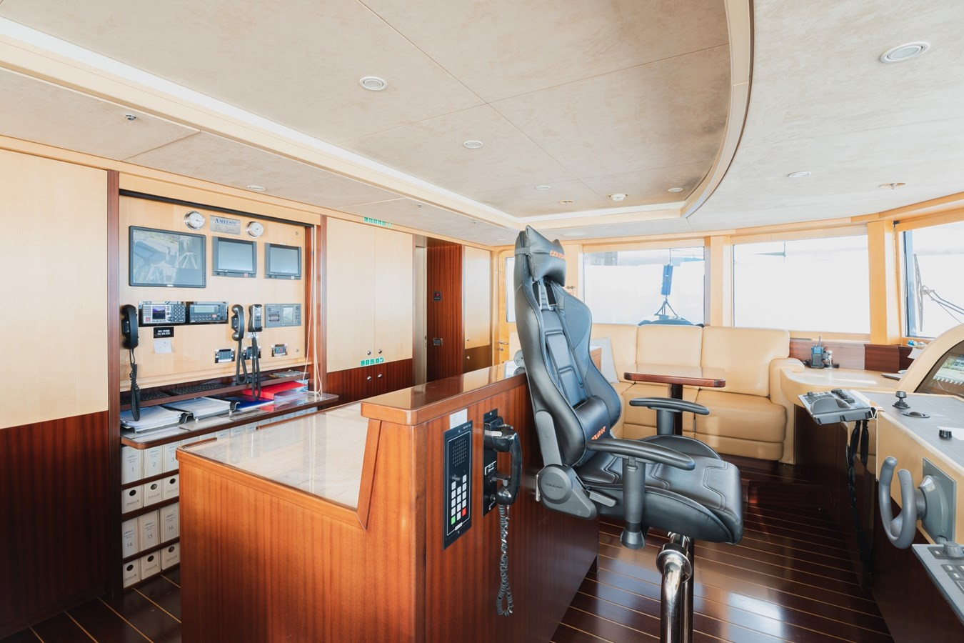 https://arconyachts.ams3.digitaloceanspaces.com/56704/conversions/large_4828333-optimize.jpg