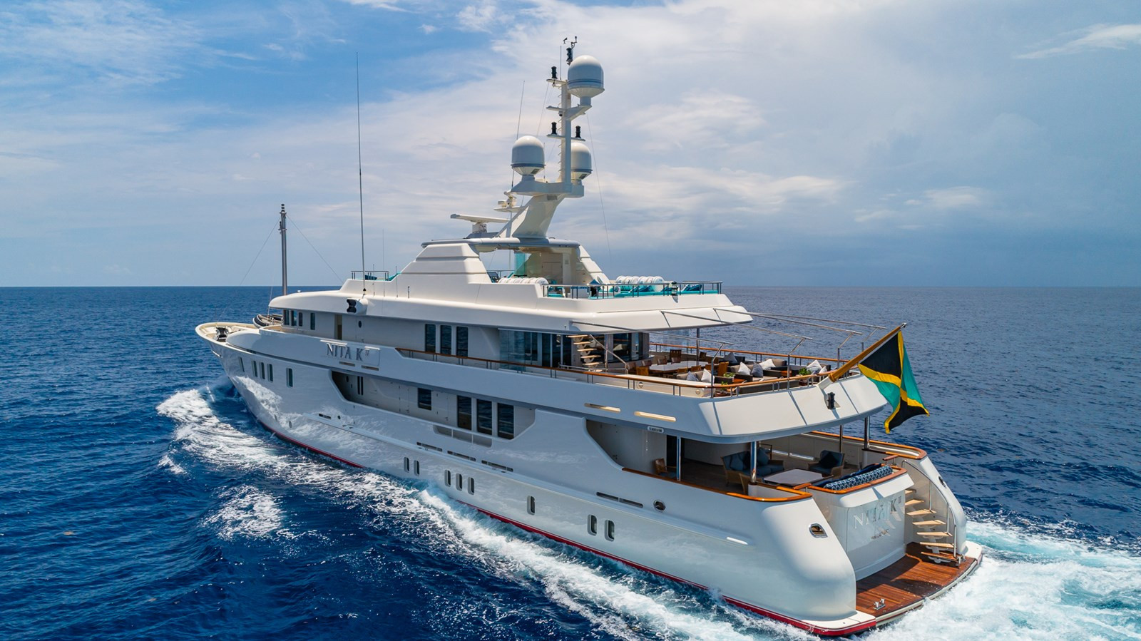 https://arconyachts.ams3.digitaloceanspaces.com/56711/conversions/large_4111702-optimize.jpg