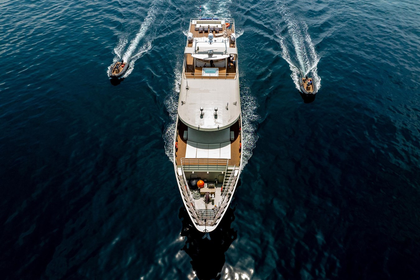 https://arconyachts.ams3.digitaloceanspaces.com/56730/conversions/large_4243532-optimize.jpg