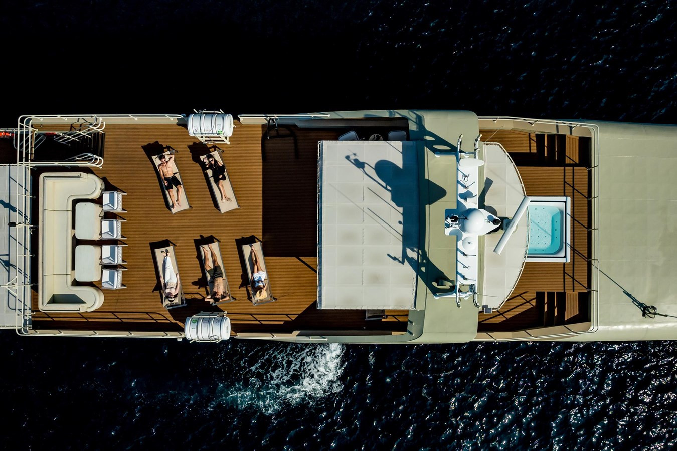 https://arconyachts.ams3.digitaloceanspaces.com/56746/conversions/large_4243539-optimize.jpg