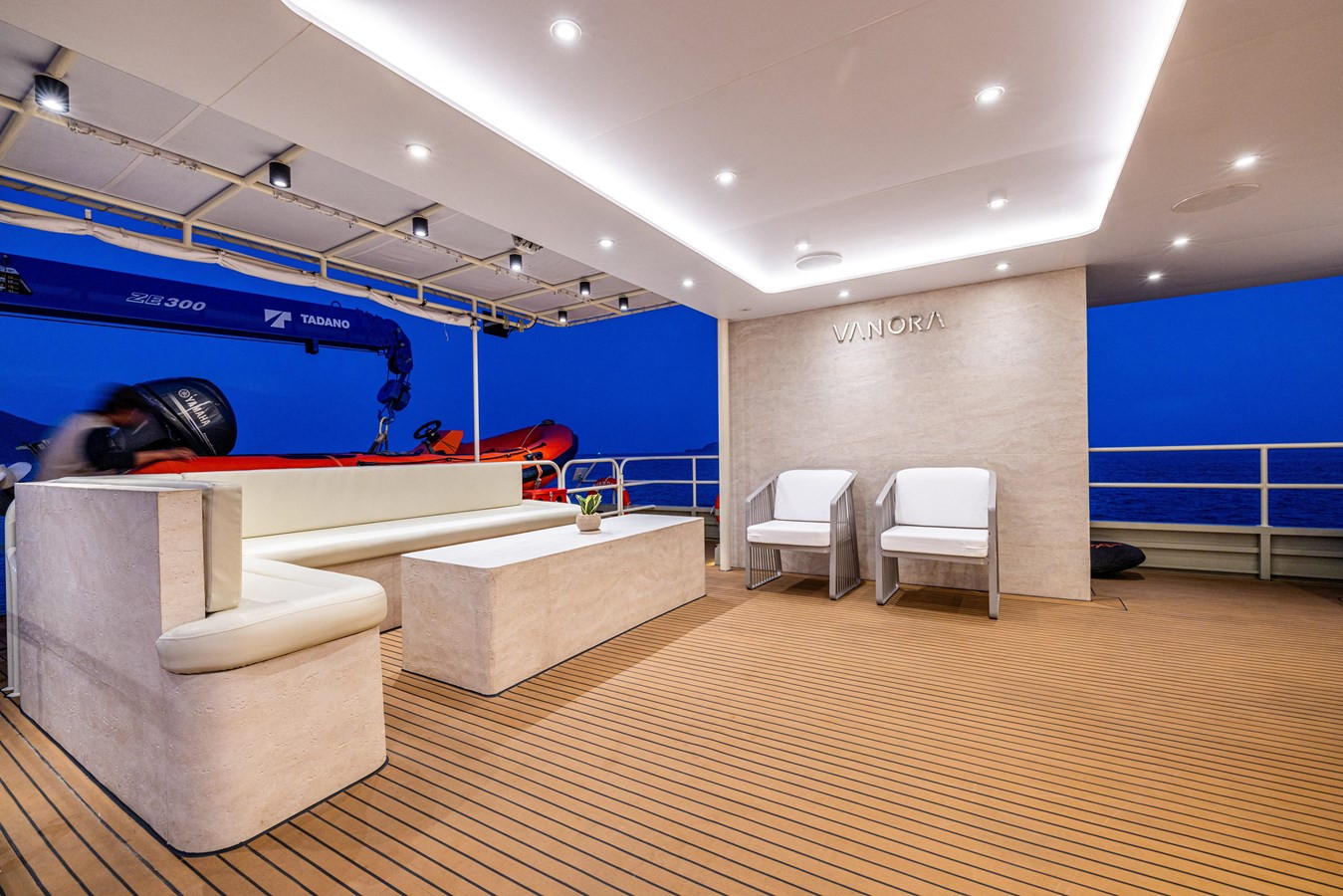 https://arconyachts.ams3.digitaloceanspaces.com/56797/conversions/large_4243644-optimize.jpg