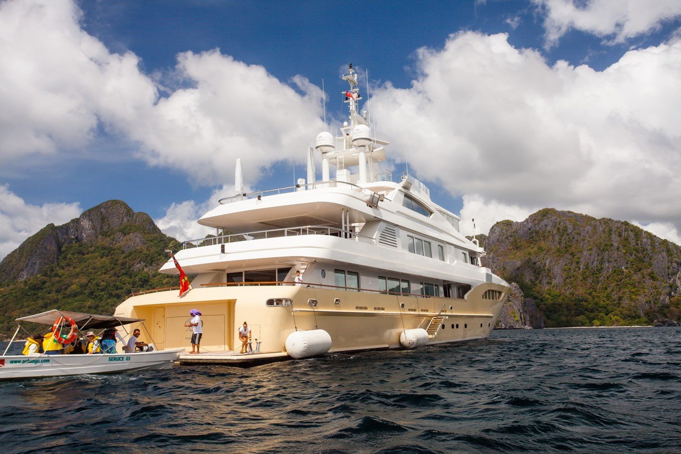 https://arconyachts.ams3.digitaloceanspaces.com/56852/conversions/large_4799509-optimize.jpg