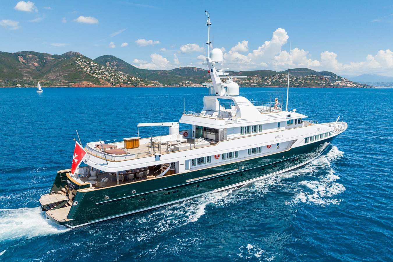 https://arconyachts.ams3.digitaloceanspaces.com/57047/conversions/large_4235933-optimize.jpg