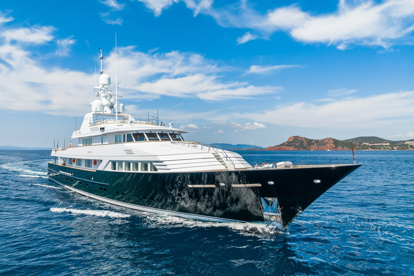 https://arconyachts.ams3.digitaloceanspaces.com/57063/conversions/large_4235927-optimize.jpg
