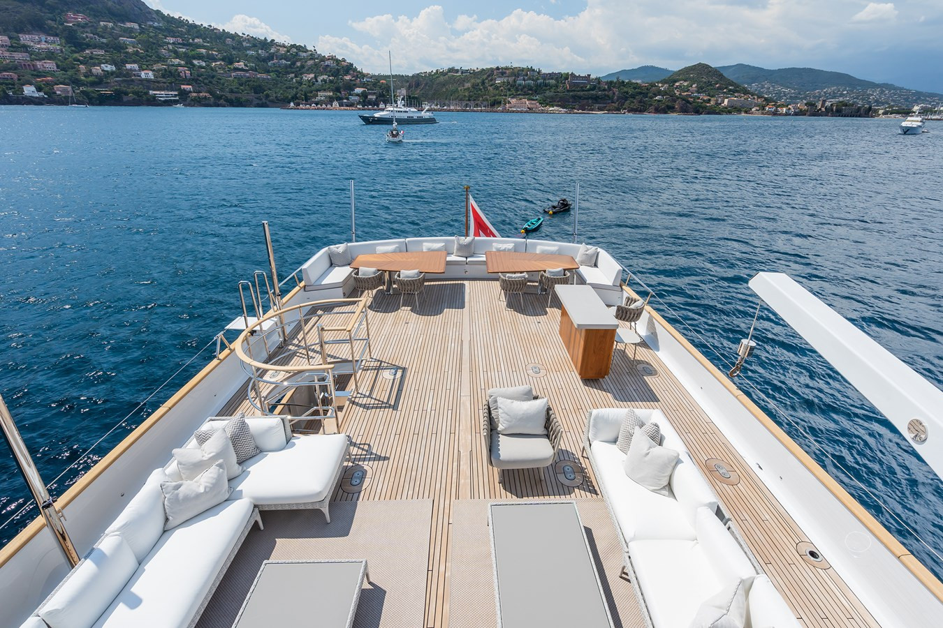 https://arconyachts.ams3.digitaloceanspaces.com/57127/conversions/large_4236676-optimize.jpg