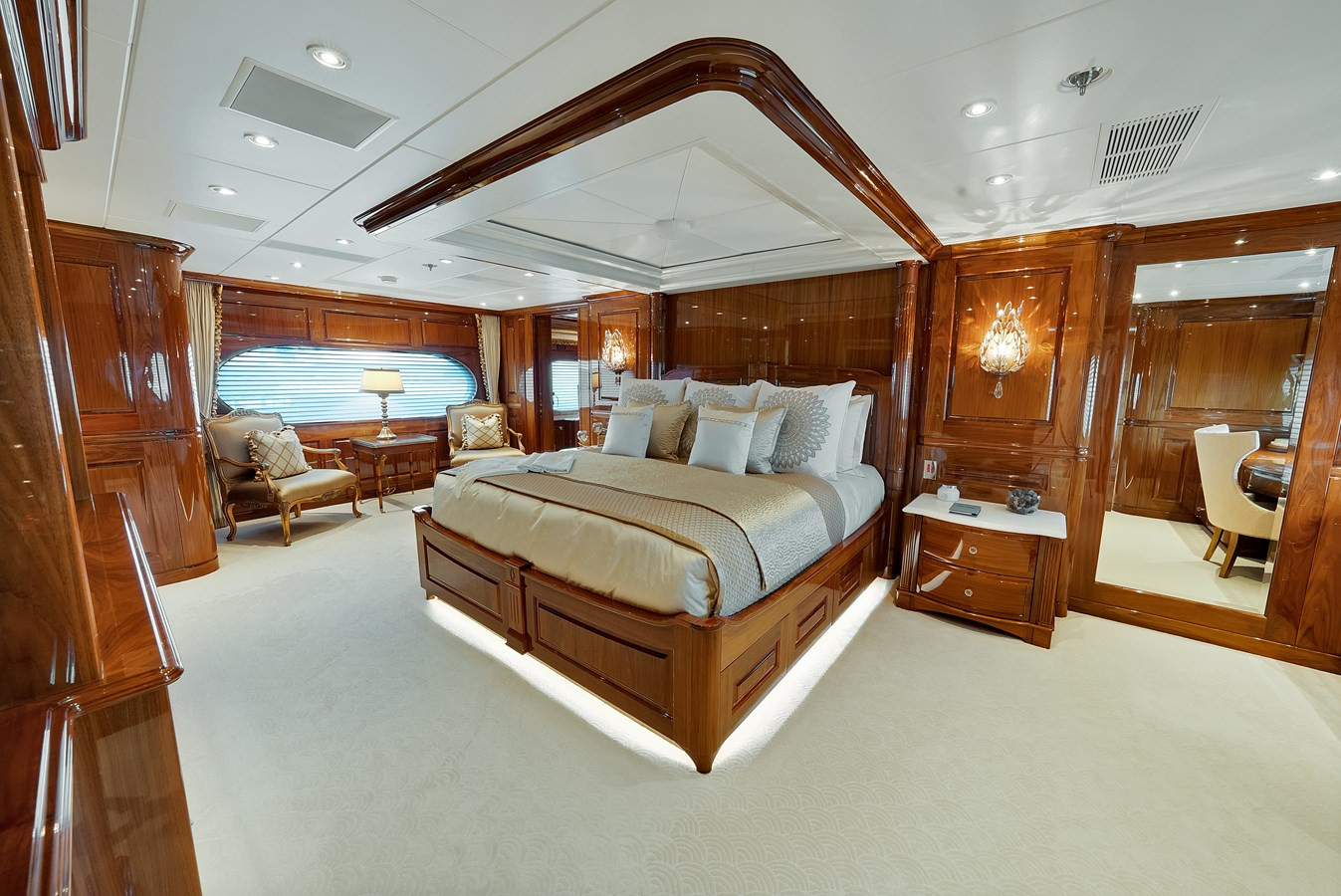 https://arconyachts.ams3.digitaloceanspaces.com/57367/conversions/large_4609184-optimize.jpg