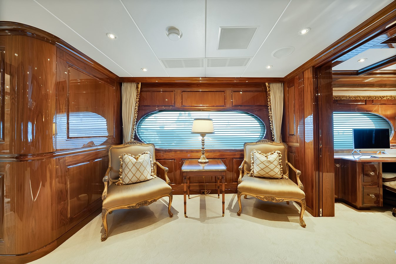 https://arconyachts.ams3.digitaloceanspaces.com/57372/conversions/large_4609186-optimize.jpg