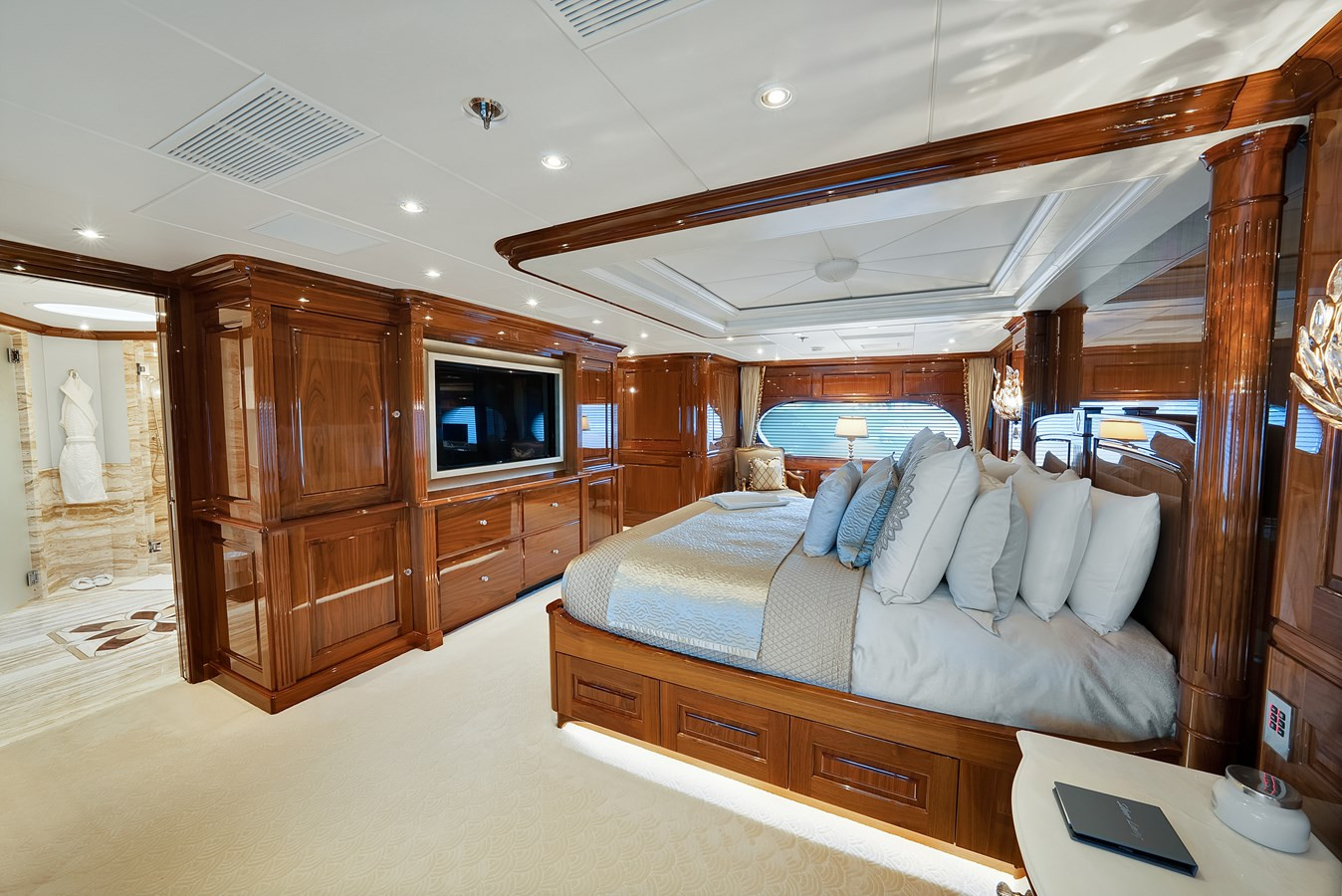 https://arconyachts.ams3.digitaloceanspaces.com/57378/conversions/large_4609188-optimize.jpg