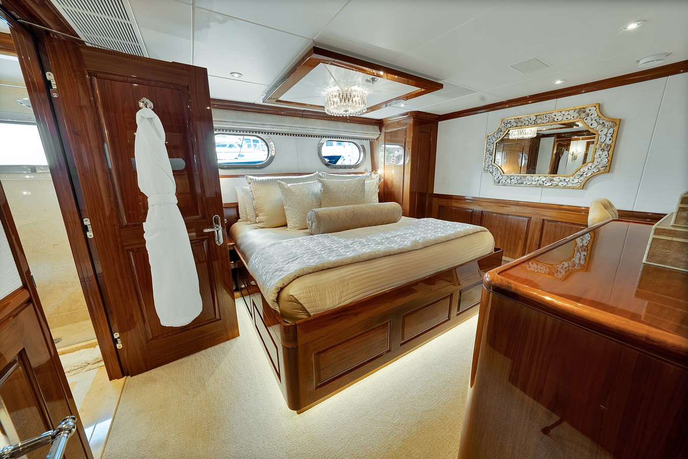 https://arconyachts.ams3.digitaloceanspaces.com/57399/conversions/large_4609196-optimize.jpg