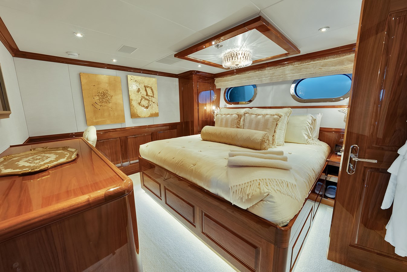 https://arconyachts.ams3.digitaloceanspaces.com/57410/conversions/large_4609200-optimize.jpg