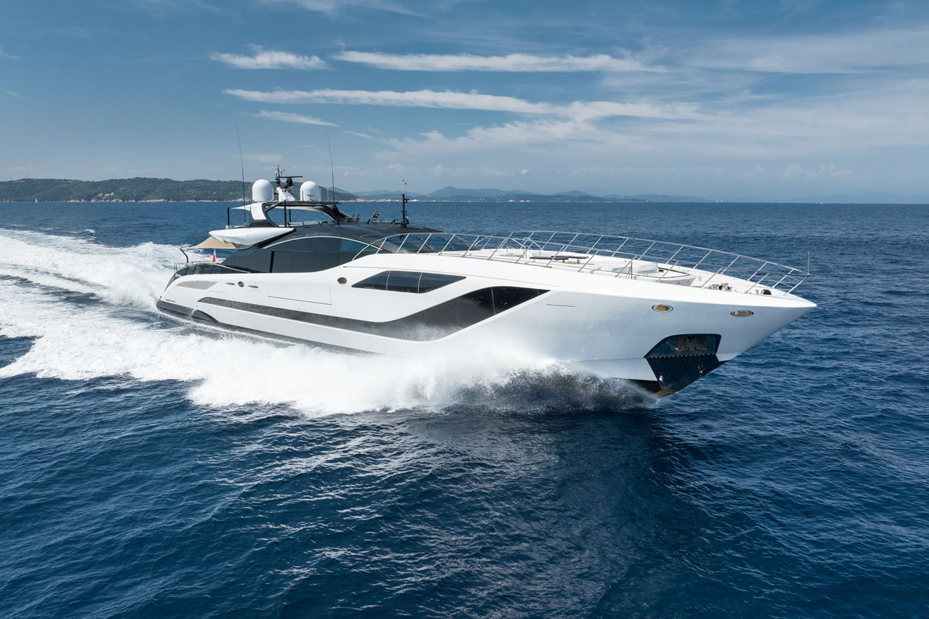 https://arconyachts.ams3.digitaloceanspaces.com/57423/conversions/large_4334034-optimize.jpg